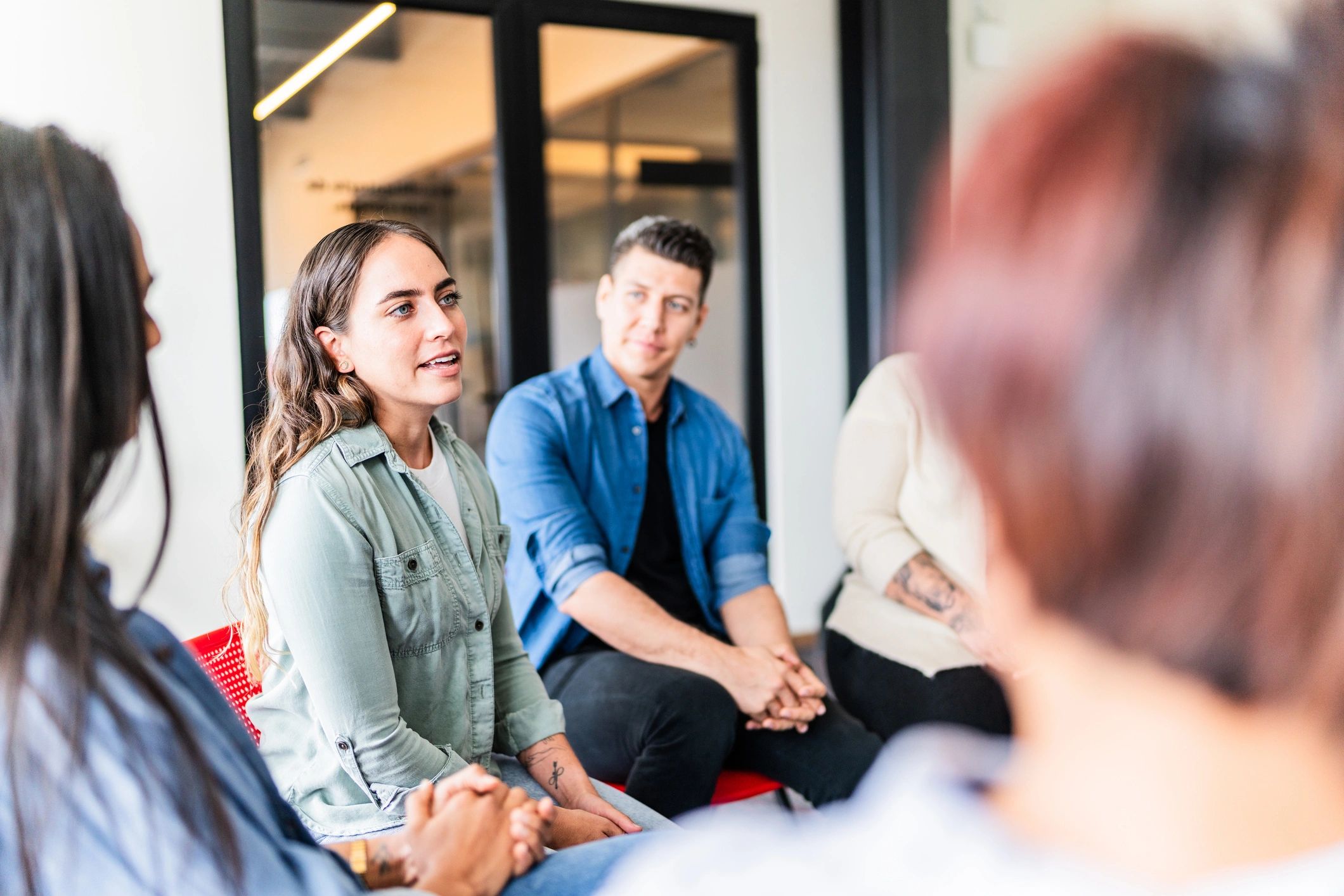 Facilitated support session in a welcoming environment